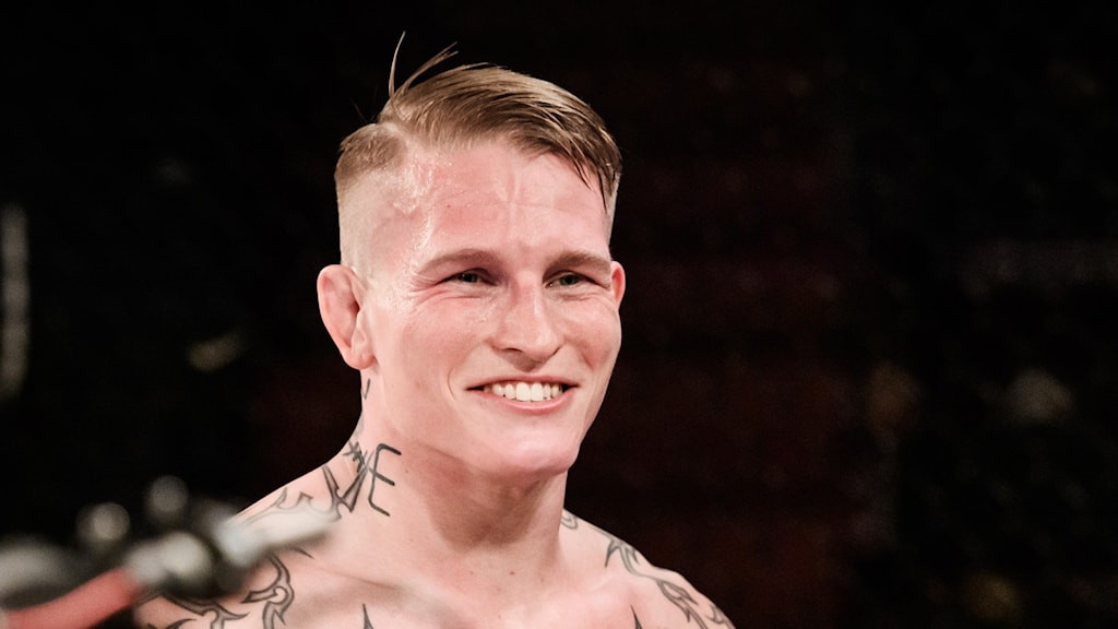 Robin Roos går match i Cage Warriors härnäst