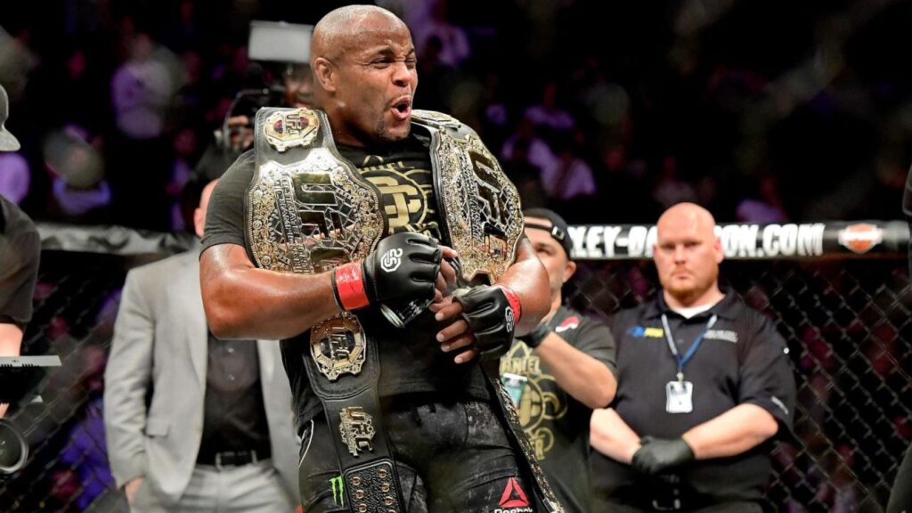 Daniel Cormier: Adesanyas känslosamma presskonferens påverkar fansen