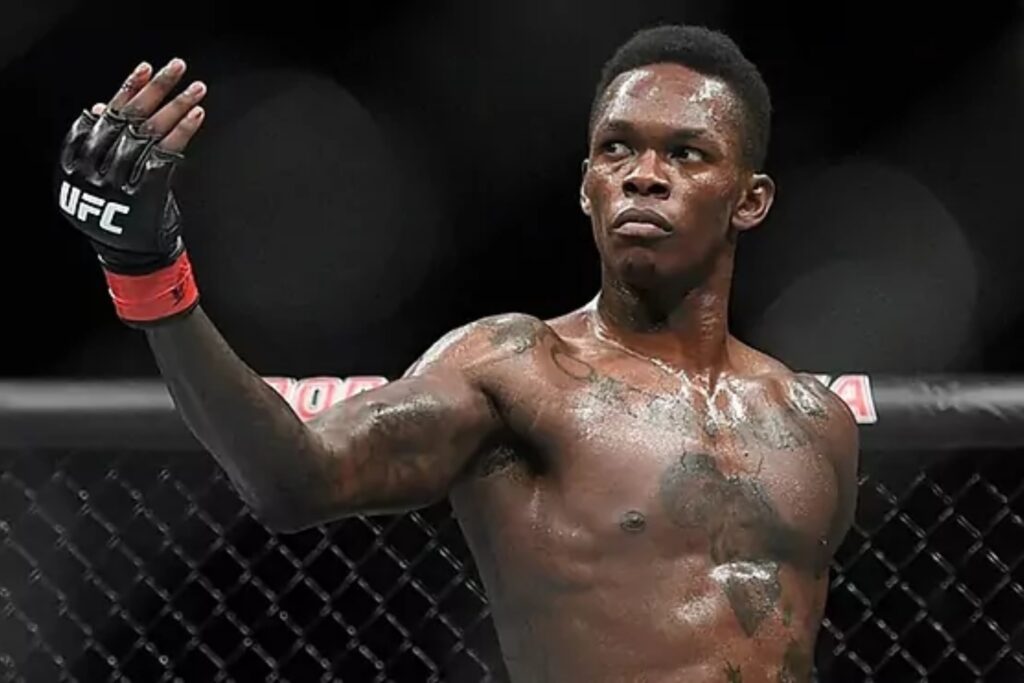 Israel Adesanya utsatt för rasistiska påhopp – planerar anmälan